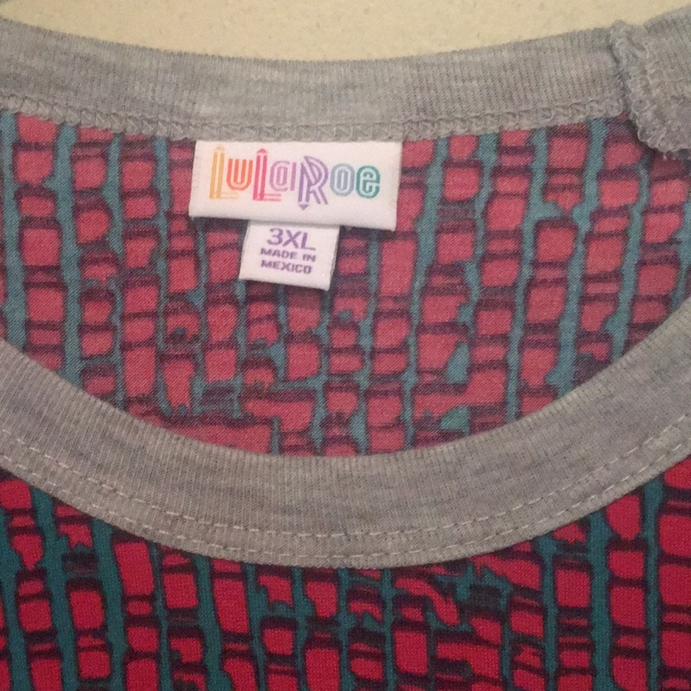 LulaRoe Randy T-shirt - Picture 2 of 6
